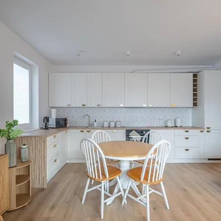 Lägenhet Abi 2 Deluxe With Garden Pogorze